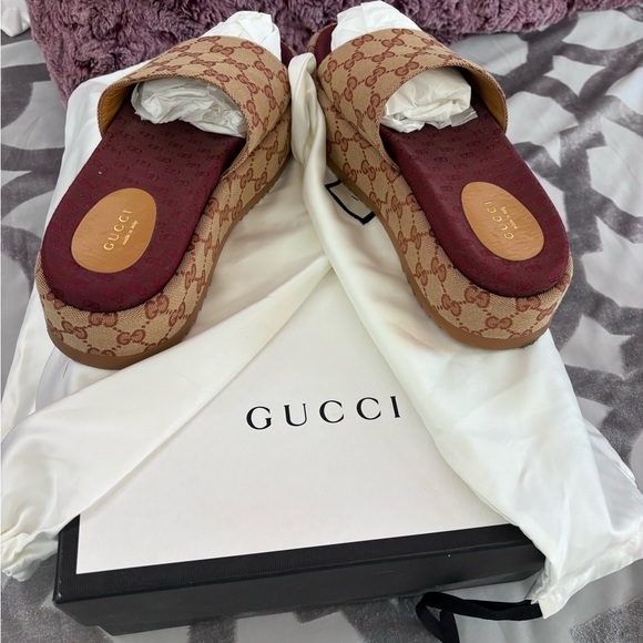 Beautiful & Authentic Tan GUGGI shoes - Picture 4 of 10